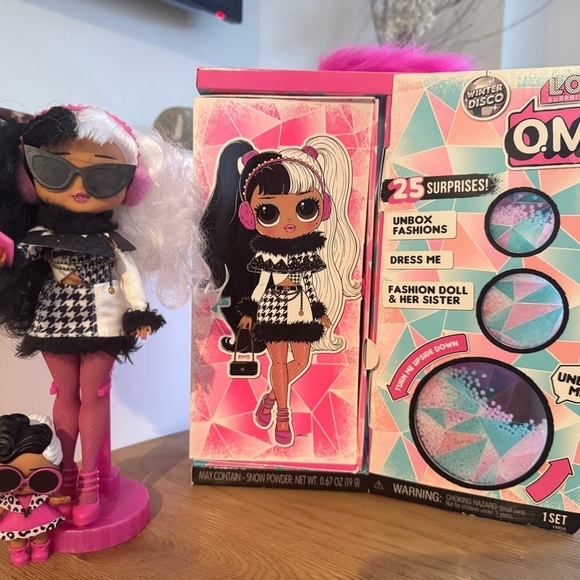 L.O.L. Surprise! O.M.G. Winter Disco Dollie Fashion Doll & Sister - Picture 2 of 4